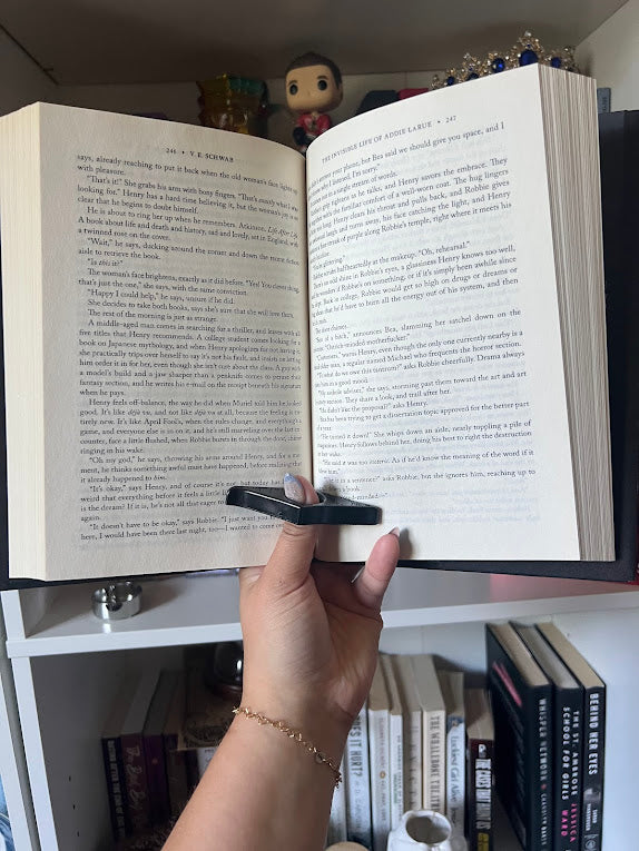 Thumb Page Holder